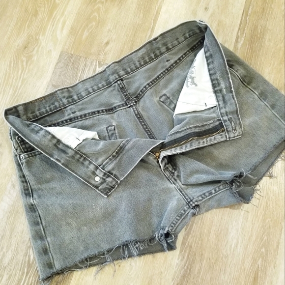 Levi's 505 Denim Jean Cutoff Shorts 10" Rise Black Wash Distressed Frayed - Picture 8 of 13